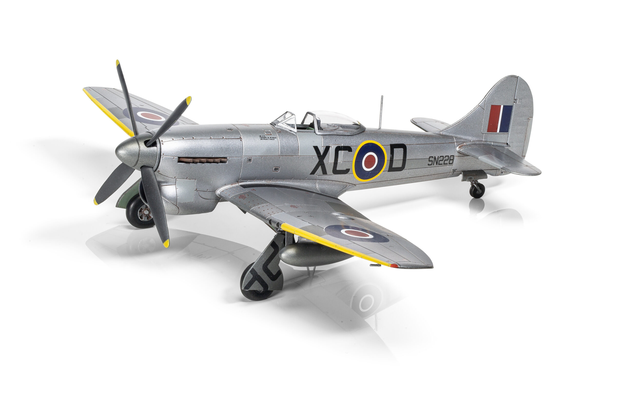Airfix A02110 Hawker Tempest Mk.V Post War - Image 2