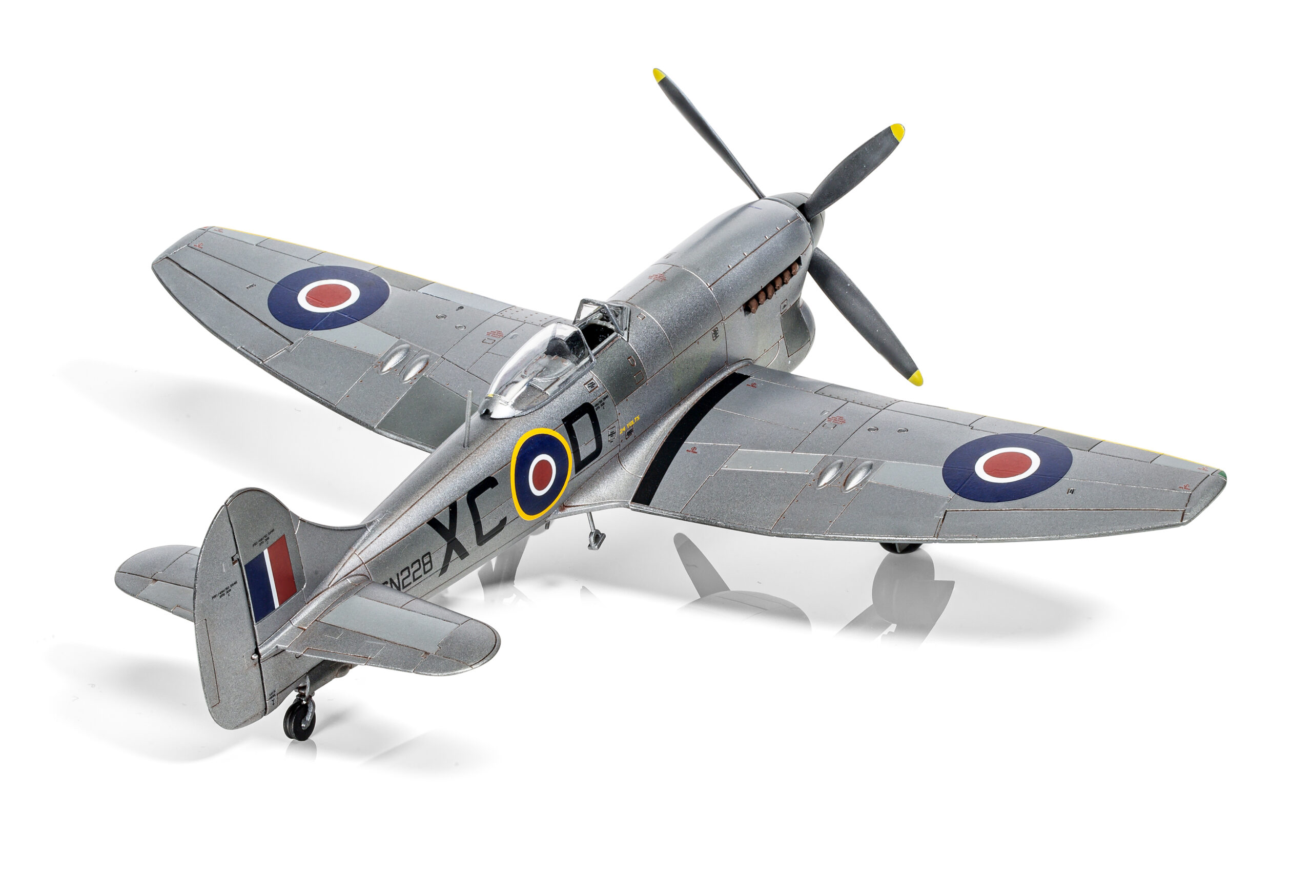 Airfix A02110 Hawker Tempest Mk.V Post War - Image 5