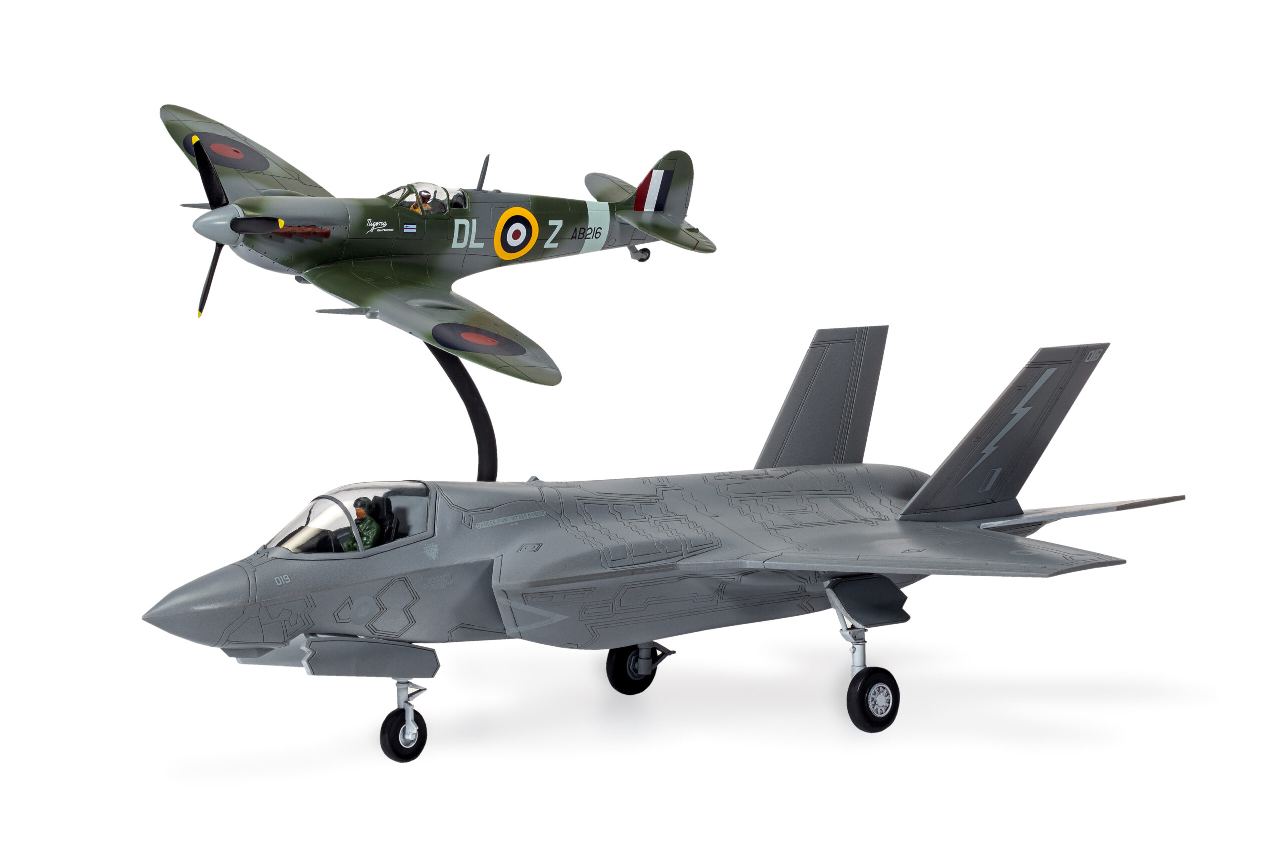 Airfix A50190 'Then and Now' Spitfire Mk.Vc & F-35B Lightning II - Image 3